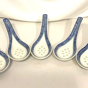 Lot of 5 Vintage Chinese Rice Grain Eye Porcelain Soup Spoons – Blue and White